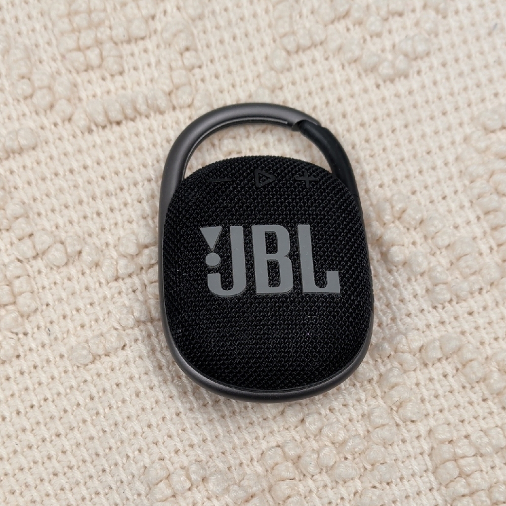 JBL Charcoal Clip-On Speaker